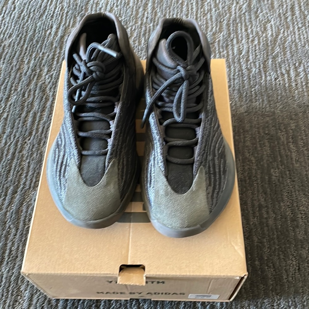 YZY QNTM made by Adidas
